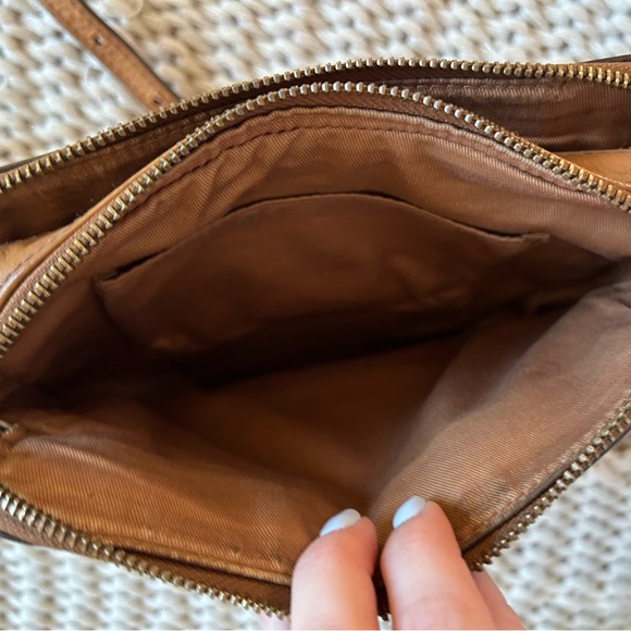 Fossil Crossbody - Picture 4 of 5